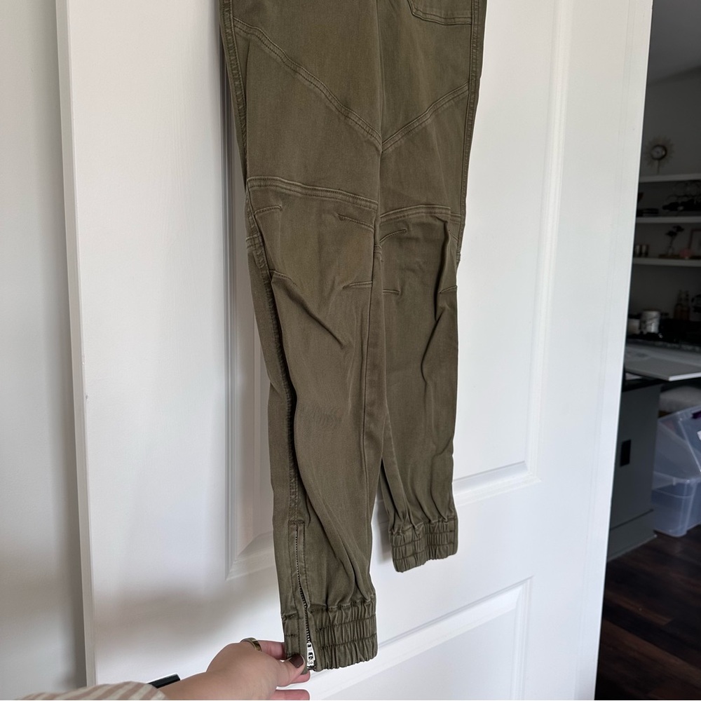 Spanx (XS) Olive Green Cargo Jogger in Stretch Twill High Rise Pants- Utility - Picture 4 of 12